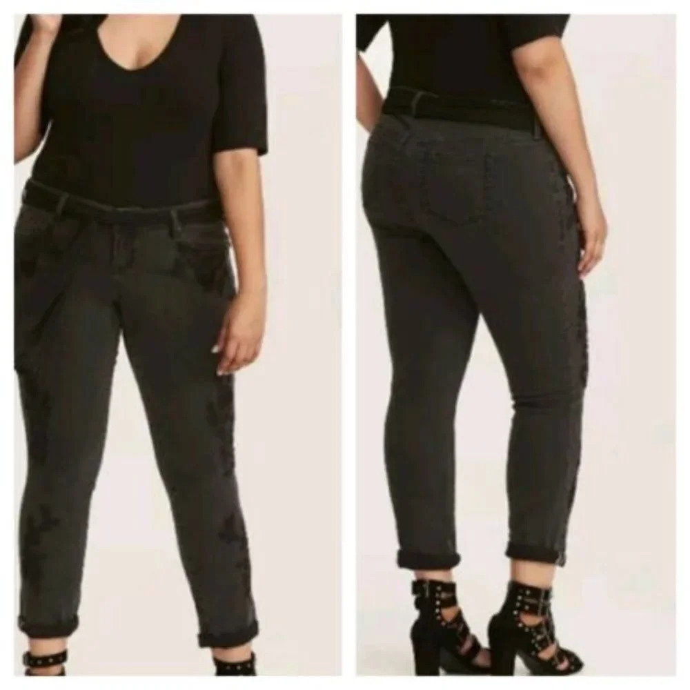 Torrid PREMIUM BOYFRIEND JEAN - EMBROIDERED BLACK WASH in Size 22R